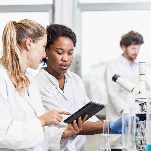 Female scientists working in a lab