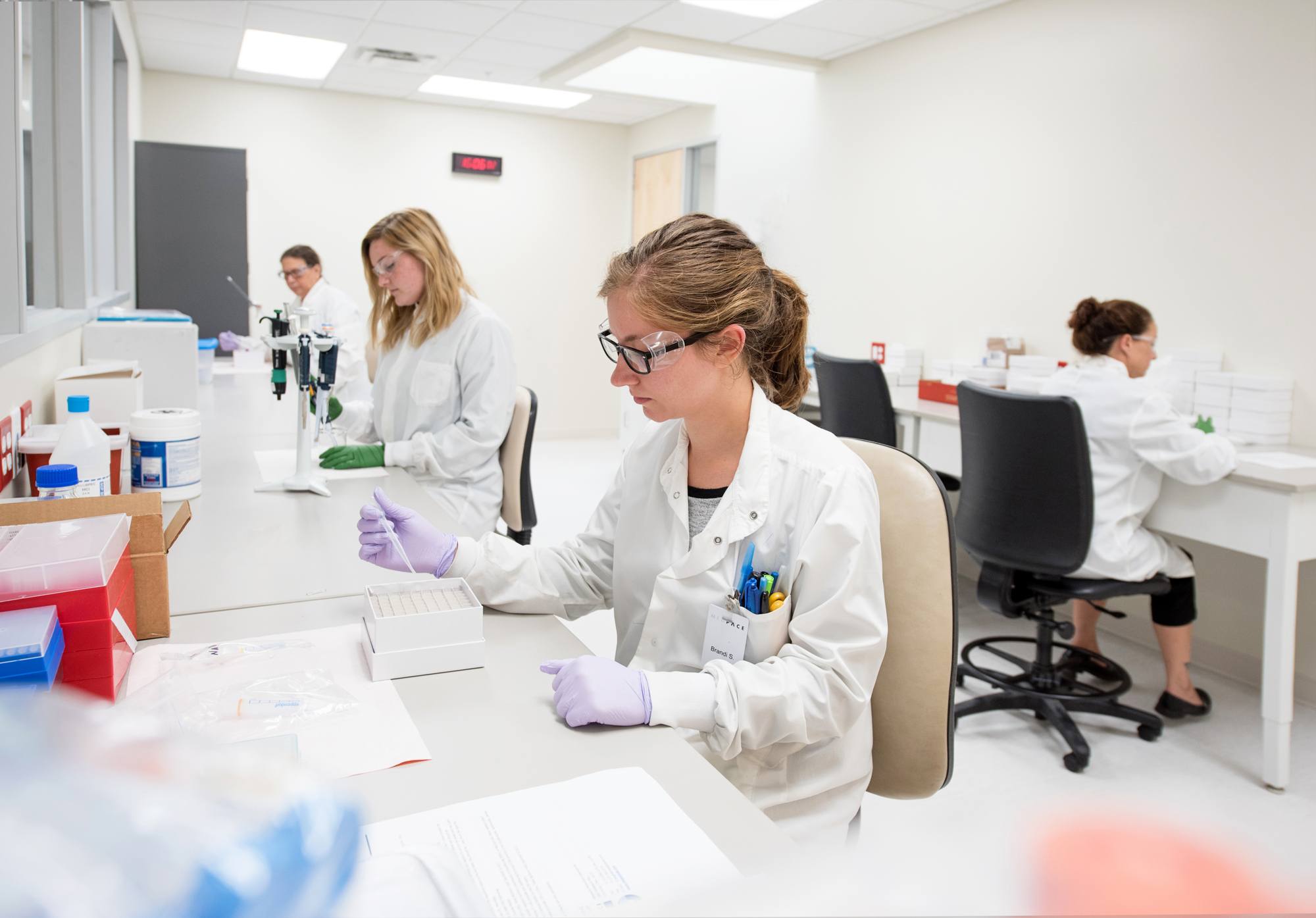 women working in a laboratory