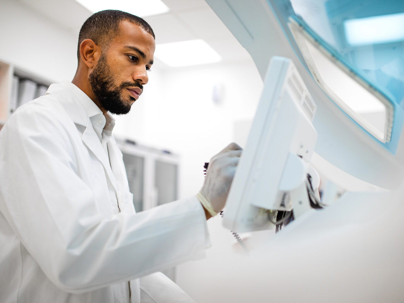 Scientist working in the laboratory